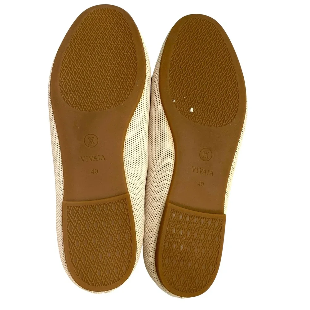 Vivaia Round-Toe Bee Happy Embroidered Loafers flats‎ Size 9 cream ivory